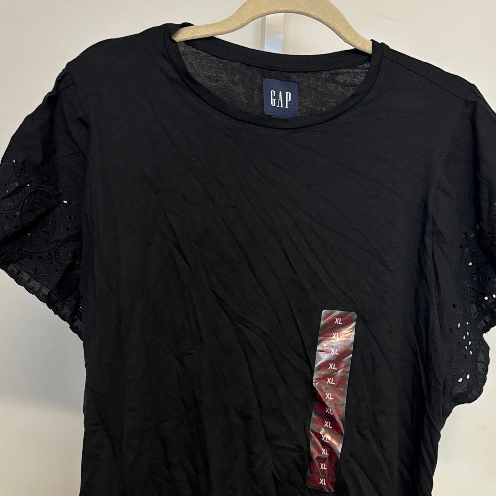 NWT Gap Black Eyelet Sleeve Top